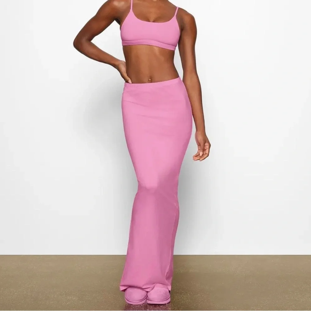 SKIMS Outdoor Long Skirt - Bubble Gum Pink Jersey Maxi Skirt - Picture 3 of 7